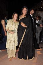 Lara Dutta at the Honey Bhagnani wedding reception on 28th Feb 2012 (32).JPG